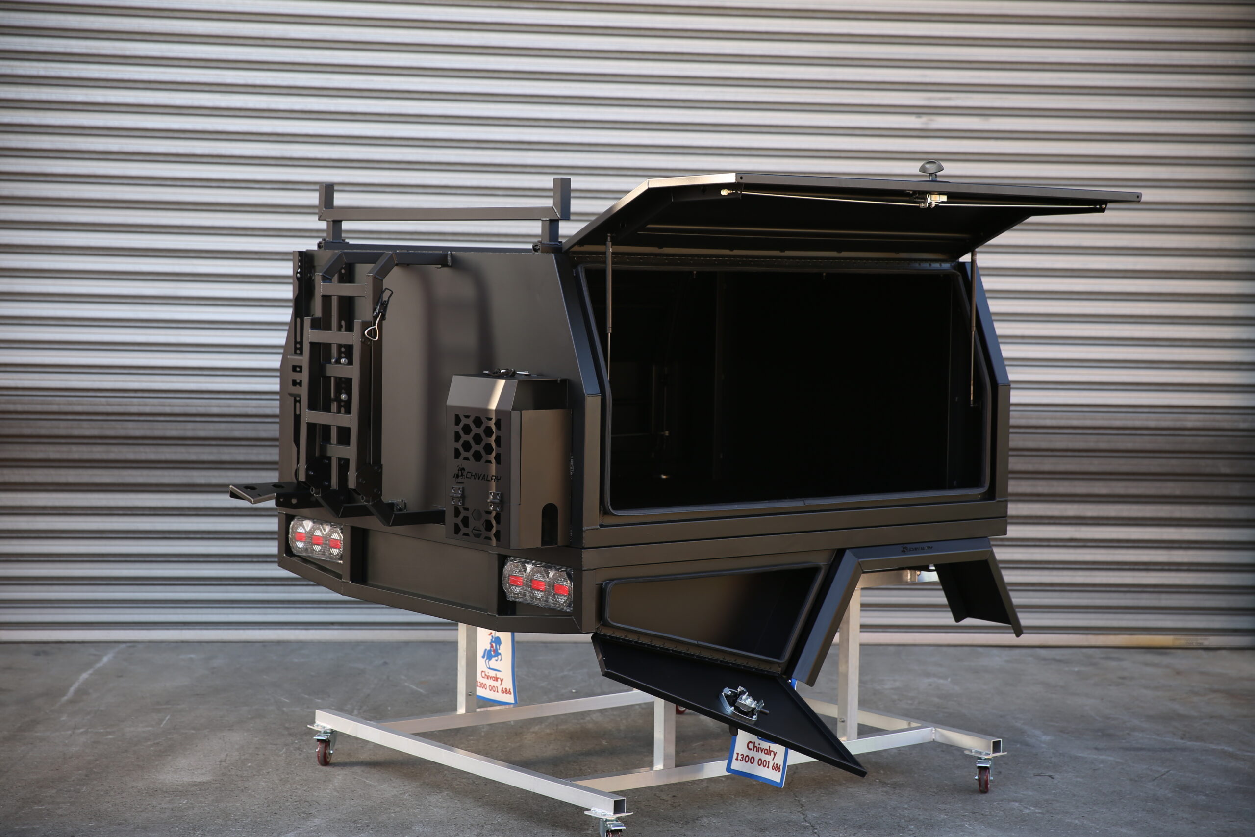 L&G Chivalry open UTE canopy and tray combo, T3/X1 4WD 1800mm F/P Combo Black, which includes a 1800L1840W920H flat alloy tray.