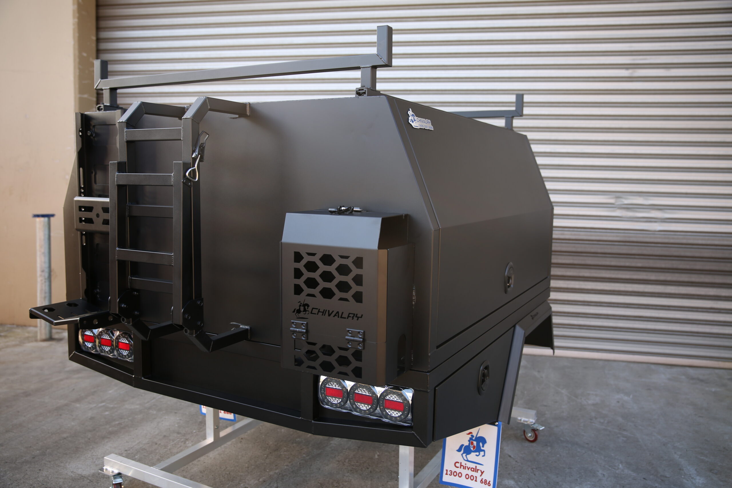 Heavy-duty black UTE canopy and tray combination for 4WD vehicles