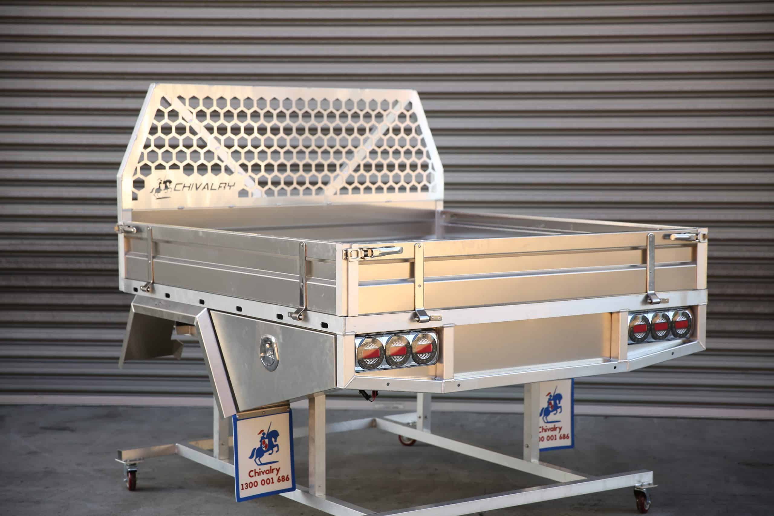 Full-length tray offering excellent durability and load space