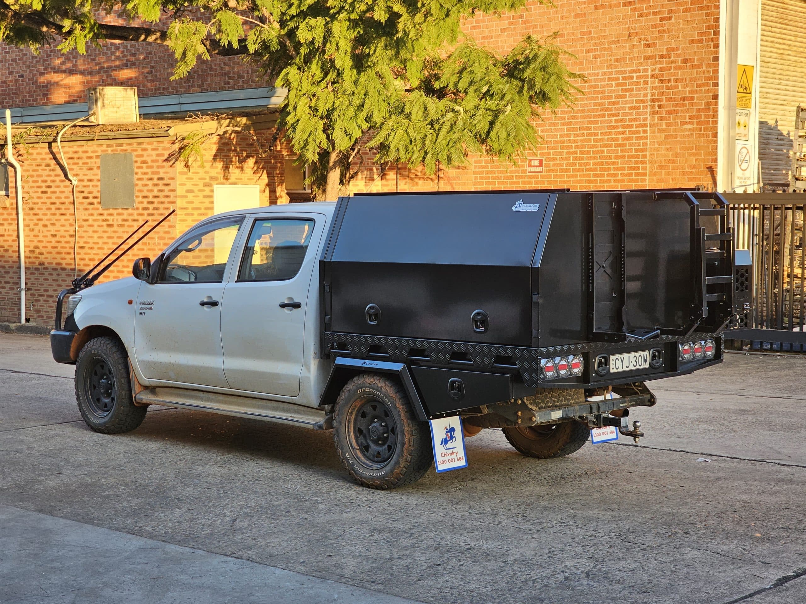 Toyota Hilux equipped with an L&G Chivalry aluminum canopy and toolbox.