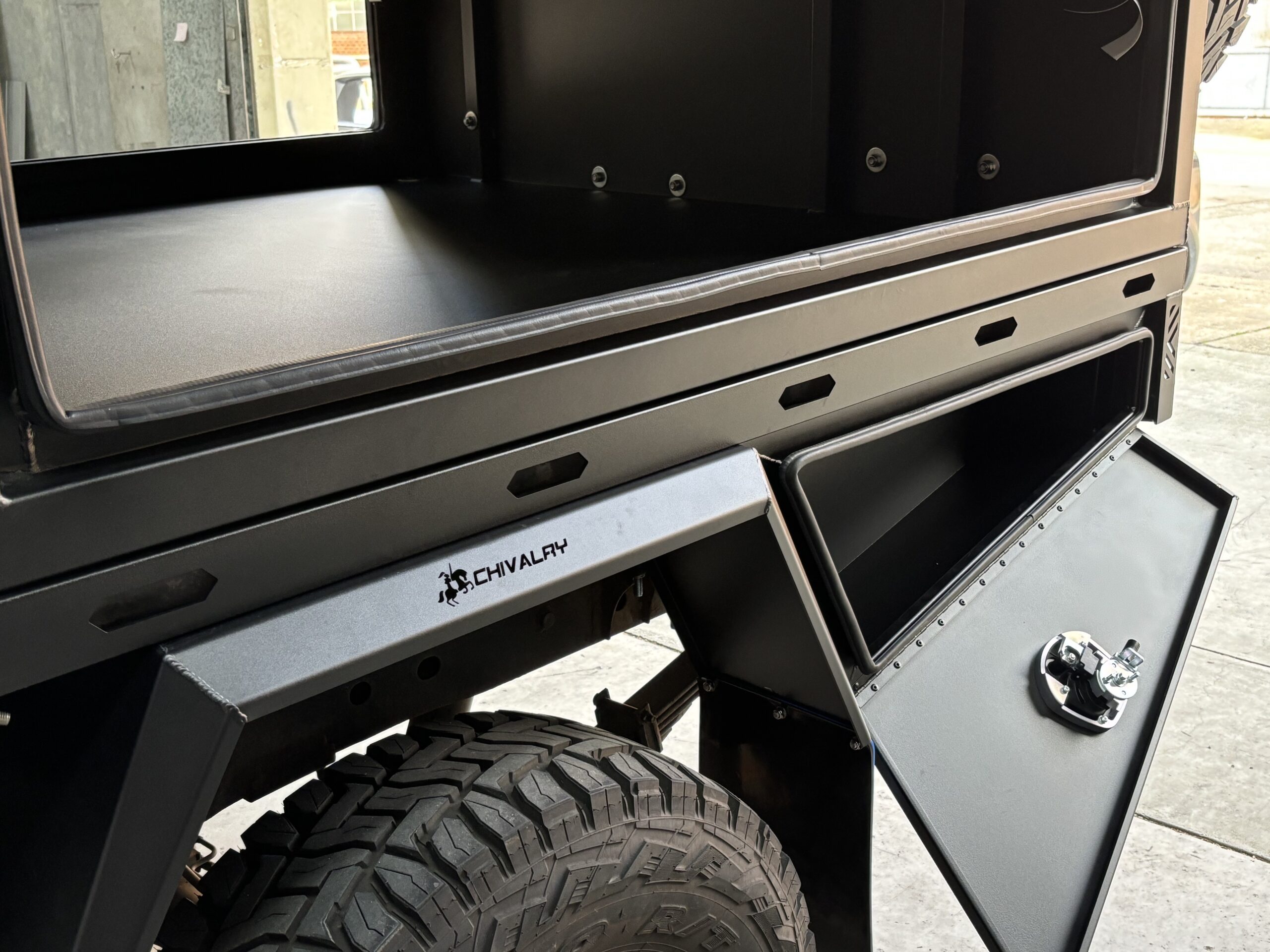 Black canopy and tray combo designed for practicality