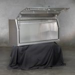 1800mm aluminium flat-plate toolbox with whale tail locks