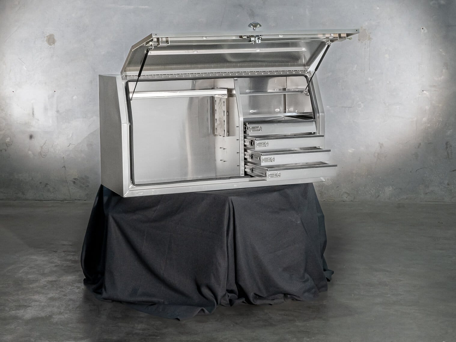 Heavy-duty alloy toolbox featuring adjustable shelf and drawers