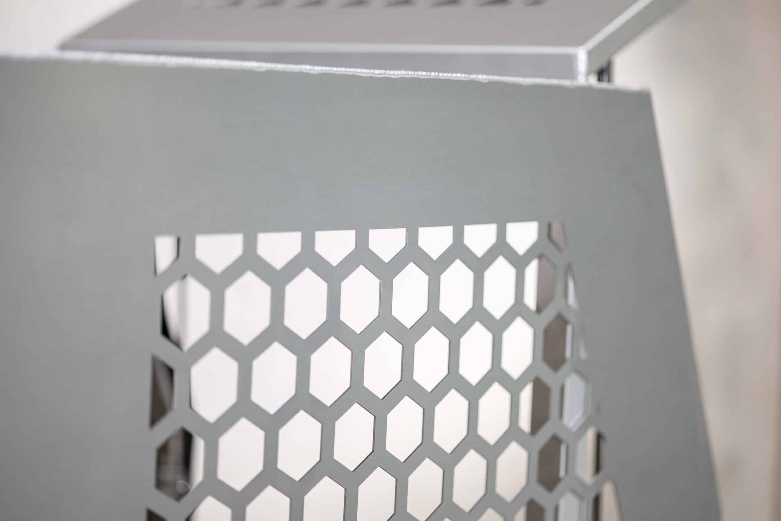 Side ventilation openings to keep the dog box area cool and well-ventilated