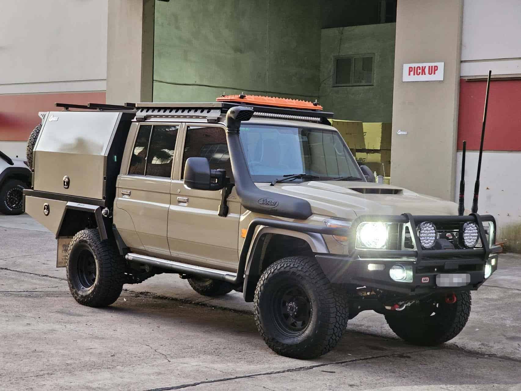 The X3 LC79 Combo Full UTE Canopy set up from Oz Chivalry is a complete UTE setup featuring a heavy-duty tray, canopy, roof rack, and storage options