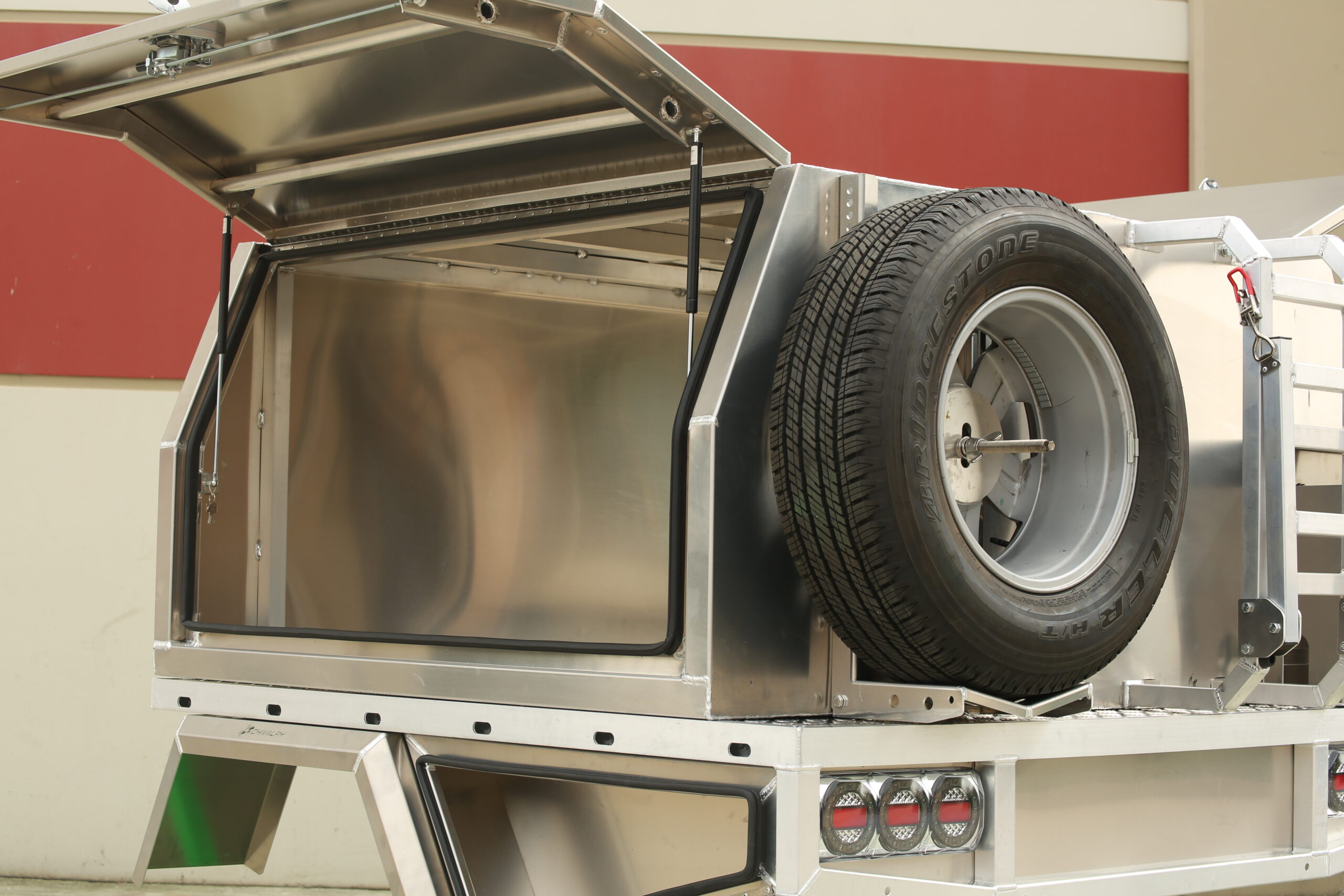 Flat-sided aluminium UTE canopy featuring a sleek design