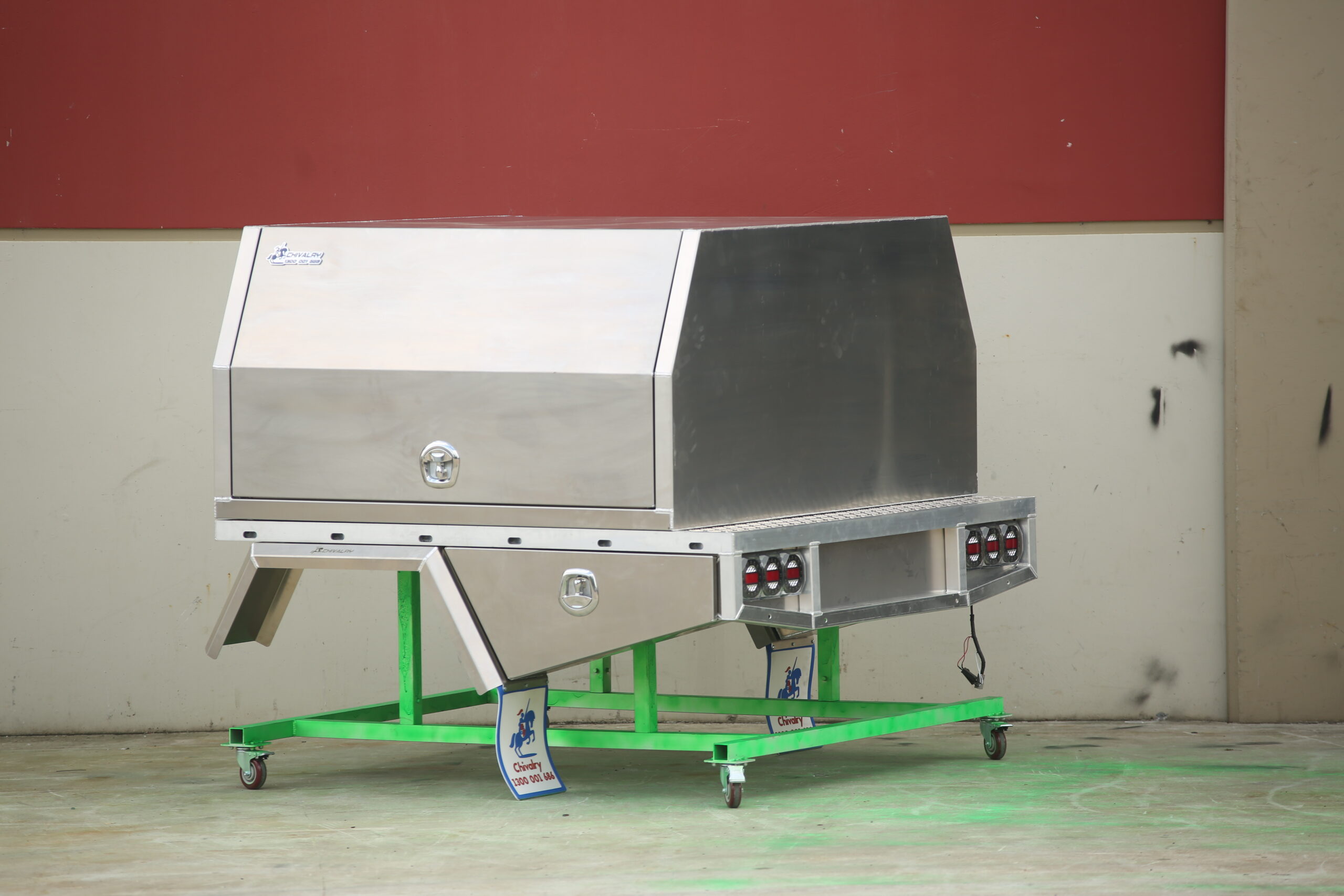 Lightweight raw aluminium canopy with sleek, flat panels