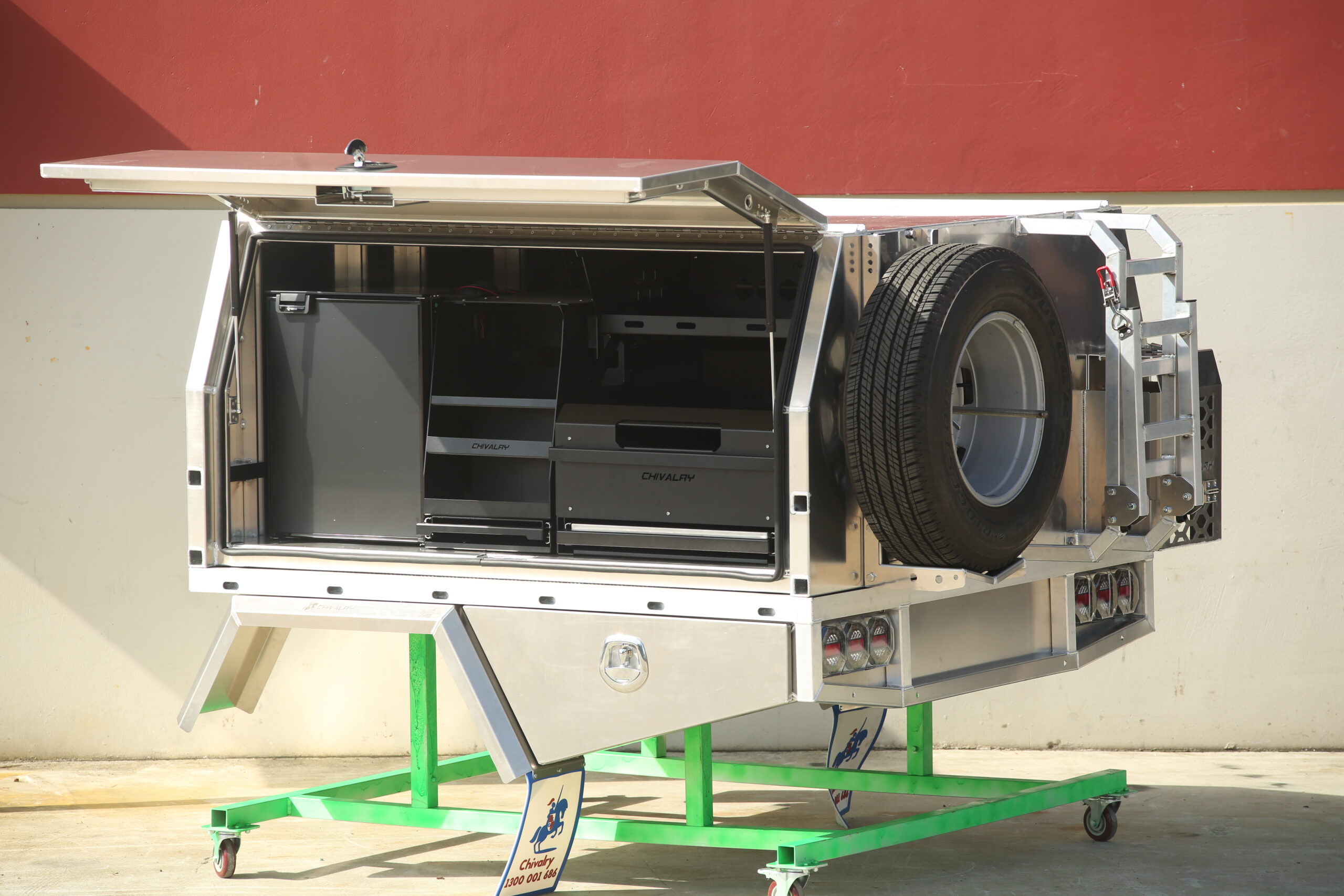 Work-tough UTE canopy including a full drawer and cutting board combo