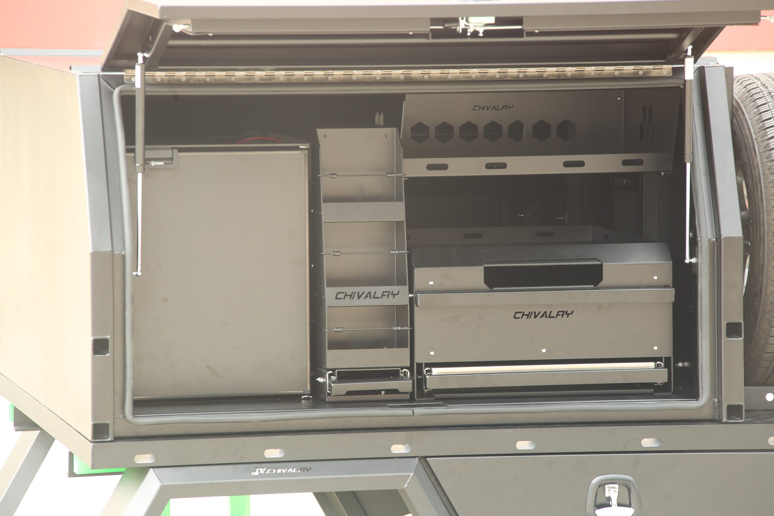 Reliable touring UTE canopy complete with pantry, cutting board, and drawers