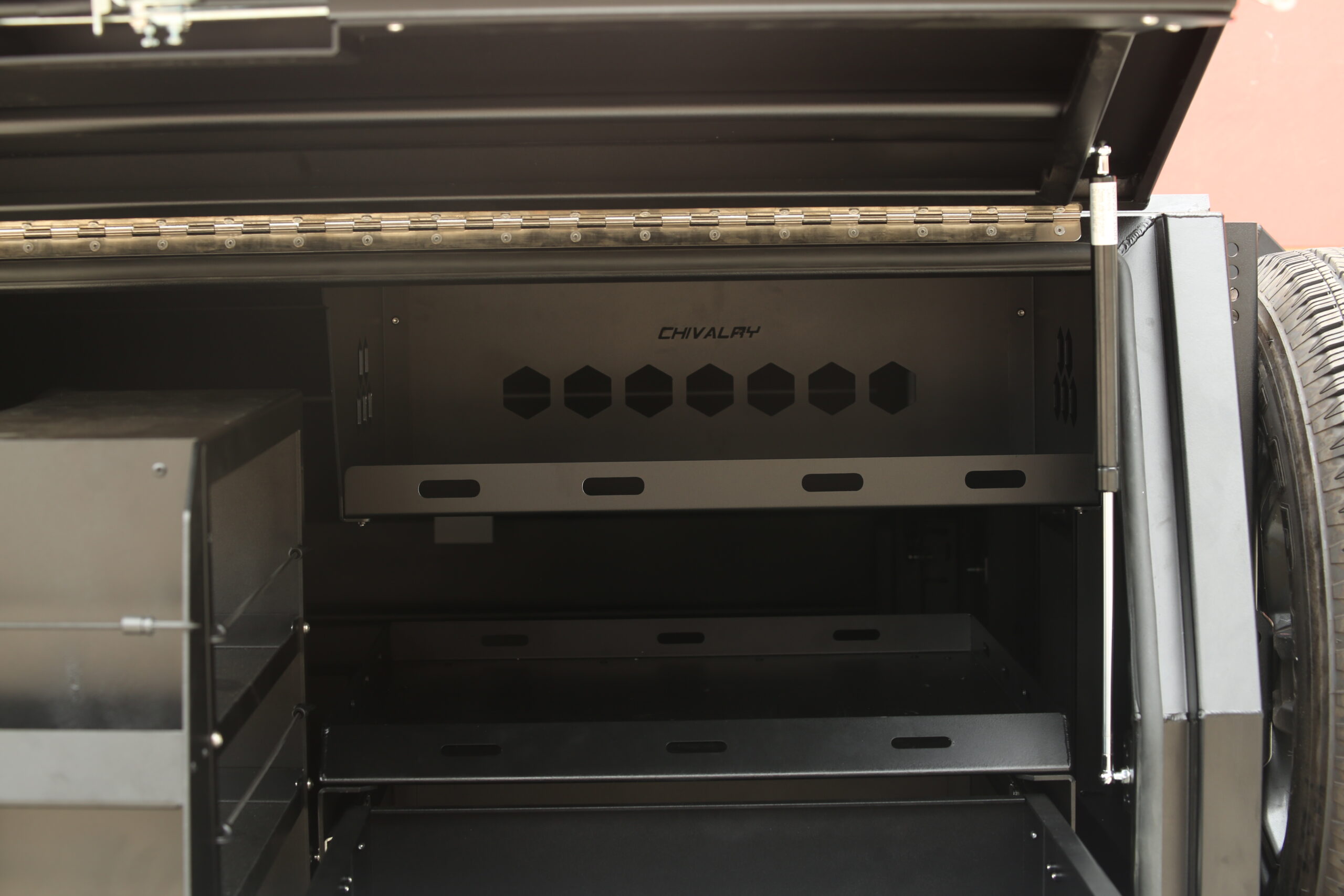 Modern UTE canopies come with modular storage systems, drawers, and shelving to maximise space and organisation