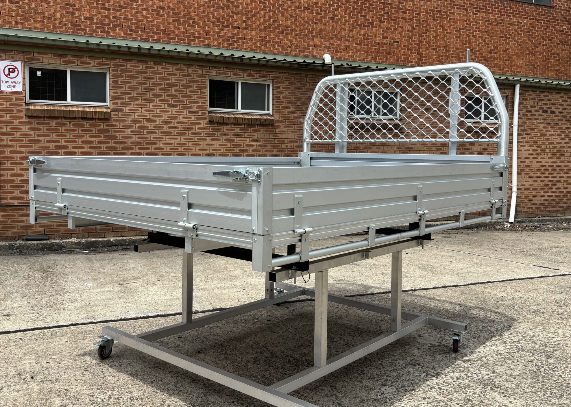 T1 2400mm full tray with aluminium frame and tailgate
