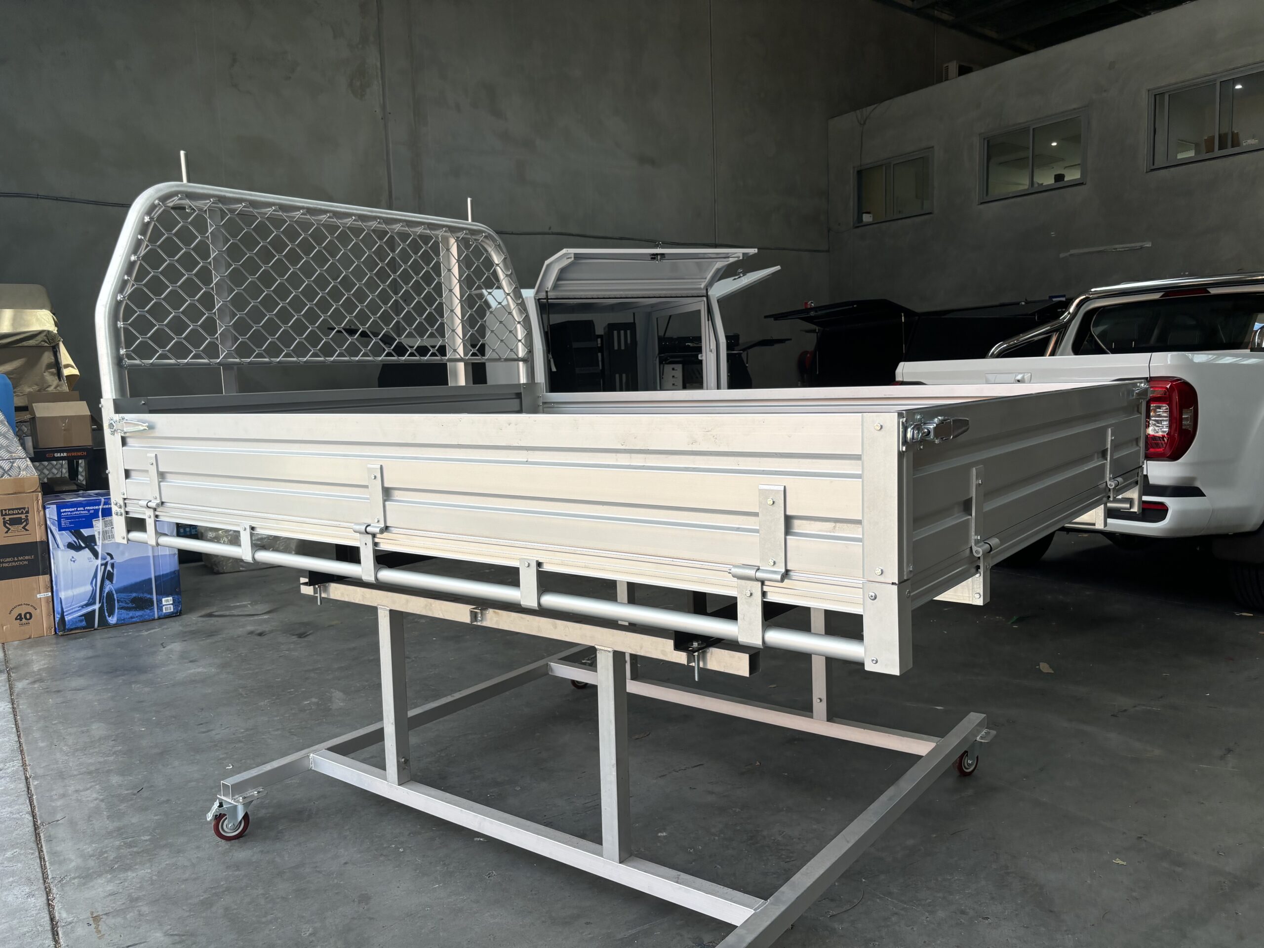 Sturdy single cab tray ideal for work and trade vehicles