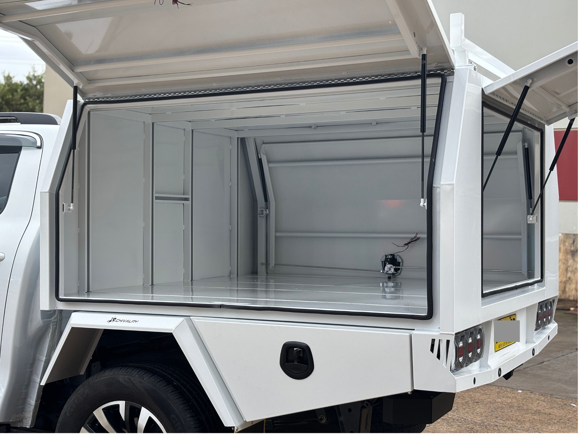 White aluminium service body with three side-opening doors